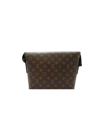 Louis Vuitton Magnetic Messenger